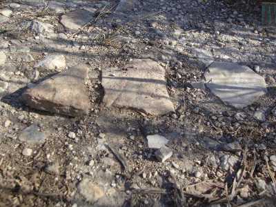Attorno al pregiato immobile spuntano come funghi nel raggio di un chilometro frammenti di oggetti di uso comune nell'antica Roma